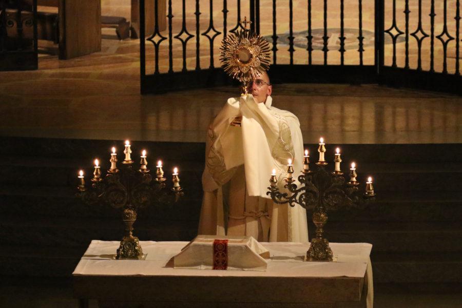 A Beginner’s Guide to Eucharistic Adoration